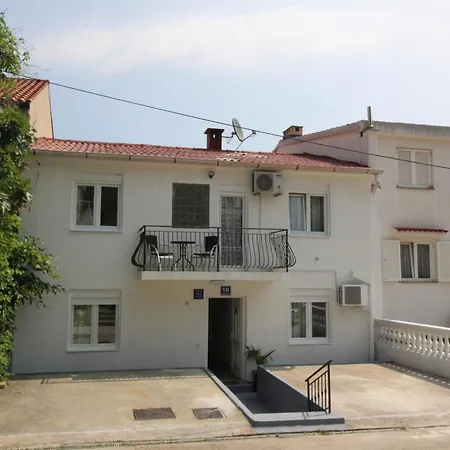 Gemuetliches In Mit Eigener Terrasse By Interhome * Baška