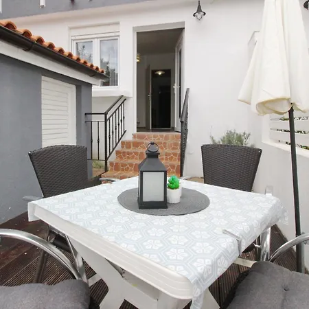 Gemuetliches In Mit Eigener Terrasse By Interhome Apartman