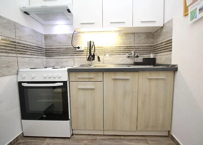 Gemuetliches In Mit Eigener Terrasse By Interhome Apartmán Baška