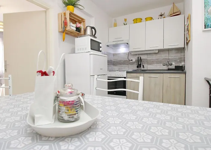 Apartmán Gemuetliches In Mit Eigener Terrasse By Interhome Baška