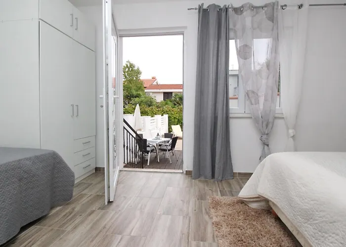 Gemuetliches In Mit Eigener Terrasse By Interhome Apartmán *