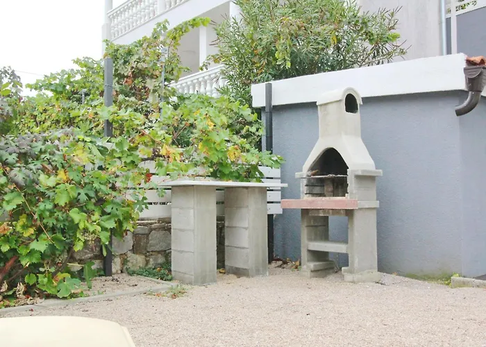 Gemuetliches In Mit Eigener Terrasse By Interhome Apartmán *