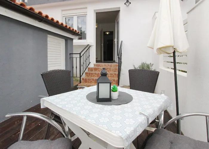 Gemuetliches In Mit Eigener Terrasse By Interhome Apartmán