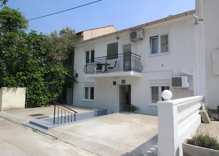 Gemuetliches In Mit Eigener Terrasse By Interhome Apartmán