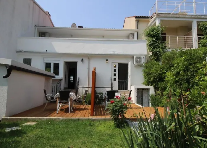 Apartmán Gemuetliches In Mit Eigener Terrasse By Interhome Baška