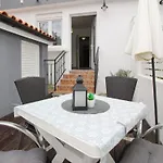 Gemuetliches In Mit Eigener Terrasse By Interhome شقة