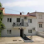 Gemuetliches In Mit Eigener Terrasse By Interhome * باشْكا