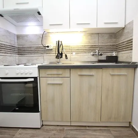Gemuetliches In Mit Eigener Terrasse By Interhome شقة باشْكا