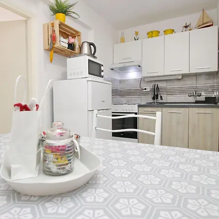 شقة Gemuetliches In Mit Eigener Terrasse By Interhome باشْكا
